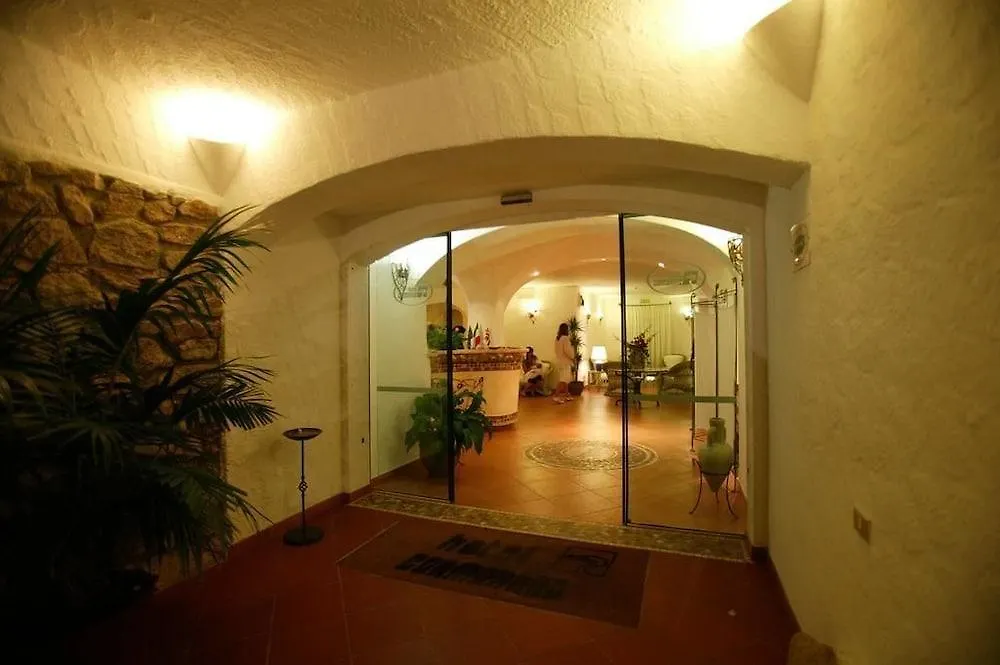 Club Hotel Cormorano Baja Sardinia 4*,  Italien