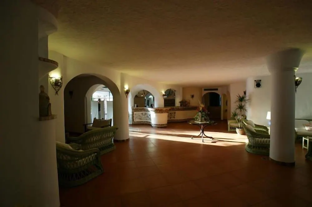 באיה סרדיניה Club Hotel Cormorano 4*, באיה סרדיניה איטליה